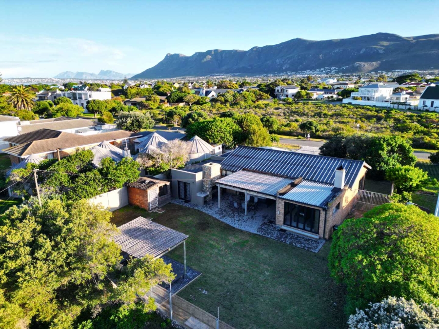 4 Bedroom Property for Sale in Sandbaai Western Cape